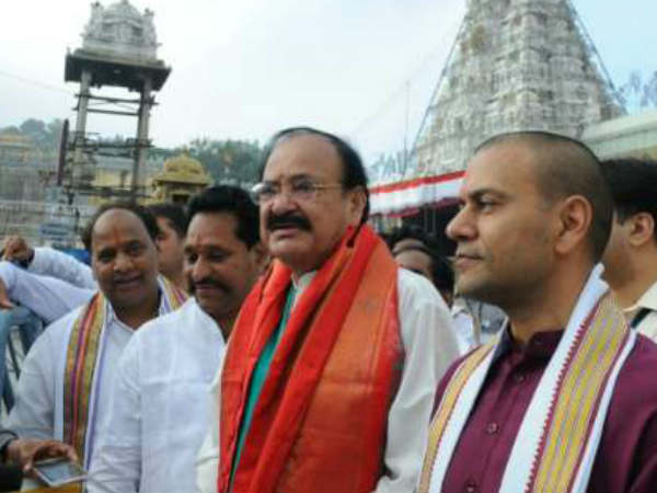 కుటుంబ సమేతంగా స్వామిని దర్శించుకున్న ఉప రాష్ట్రపతి