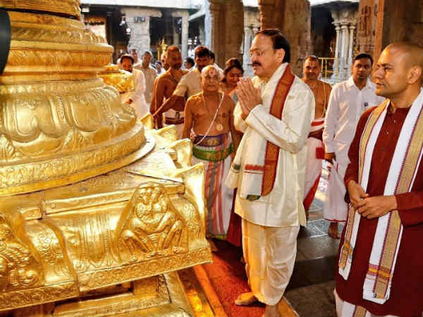 వీఐపీలు ఏడాదికి ఒకసారి మాత్రమే శ్రీవారిని దర్శించుకుంటే మంచిదన్న వెంకయ్య నాయుడు సంచలన వ్యాఖ్యలు