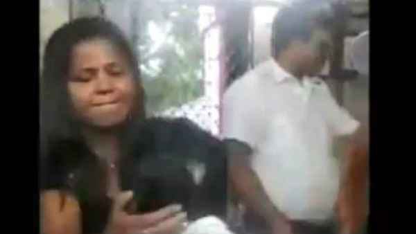 Woman Slaps Railways Clerk For Stealing Her Mobile Woman Slaps Railways Clerk For Stealing Her Mobile