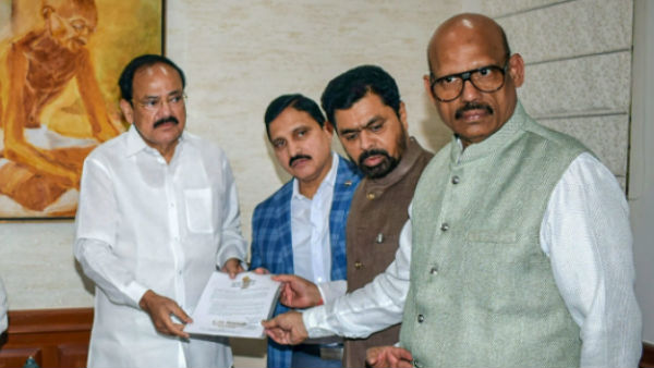 Venkaiah.!made key remarks on the defections..! Venkaiah.!made key remarks on the defections..!