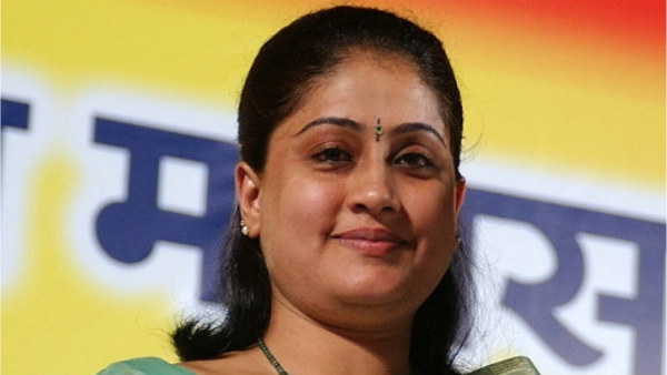 కేసీఆర్ వ్యూహాలన్నీ బెడిసి కొట్టటమే బైసన్ పోలో గ్రౌండ్ మార్చటానికి కారణం అన్న విజయశాంతి