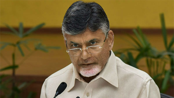 చిక్కుల్లో చంద్రుడు..