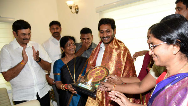 హోదా ఇచ్చేదాకా పోరాటం ఆగదు..
