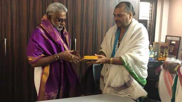TTD Archakas met Newly appointed TTD Chairman YV Subba Reddy TTD Archakas met Newly appointed TTD Chairman YV Subba Reddy