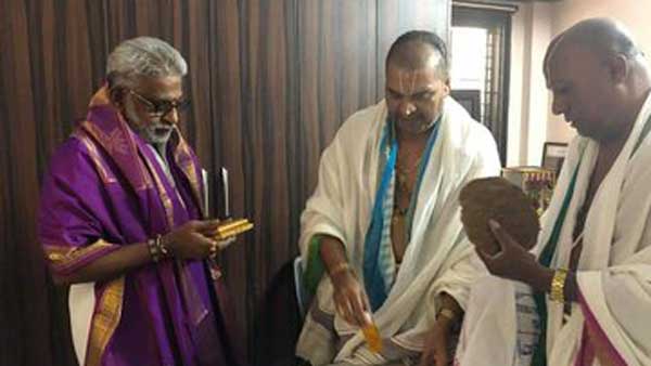 TTD Archakas met Newly appointed TTD Chairman YV Subba Reddy TTD Archakas met Newly appointed TTD Chairman YV Subba Reddy