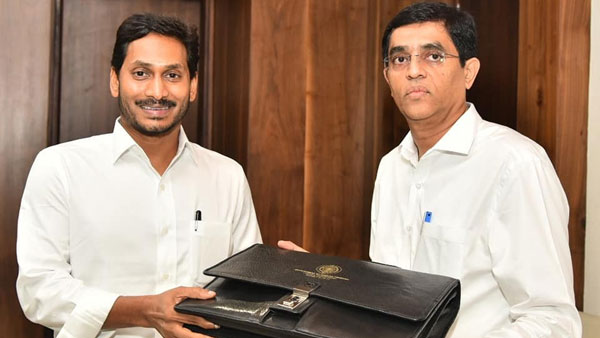 వైయస్ చేయని సాహసం..