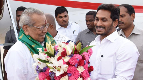 450 మంది విఐపిలను ఆహ్వానించిన ప్రభుత్వం .. బాధ్యతల స్వీకరణ నేడే