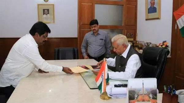 independent MLA Nagesh withdrew support to the wobbly coalition in the state. independent MLA Nagesh withdrew support to the wobbly coalition in the state.