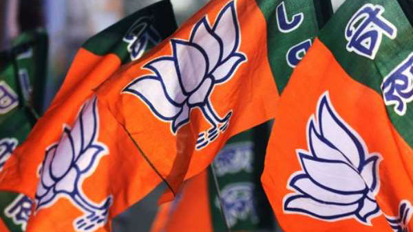 నేతలతో చర్చోపచర్చలు