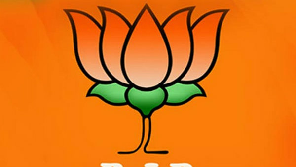ఫేస్ బుక్ ఫేక్ బుక్ గా మారింది..! వాట్సాప్ వేస్ట్ యాప్ గా మారిందని బీజేపి ఆగ్రహం..!!