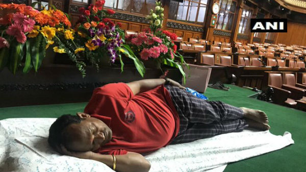 గవర్నర్ జోక్యాన్ని తప్పుపడుతోన్న కాంగ్రెస్