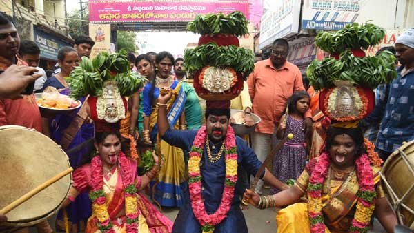 అమ్మవారి కీర్తనలతో పండుగ...