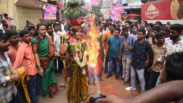 రెండో రోజు ఉదయం రంగం..