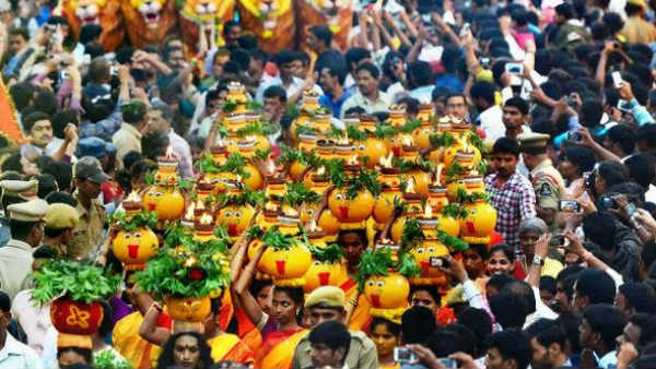 గ్రామదేవతలకు పూజలు.. తల్లీ సల్లంగా సూడమ్మా