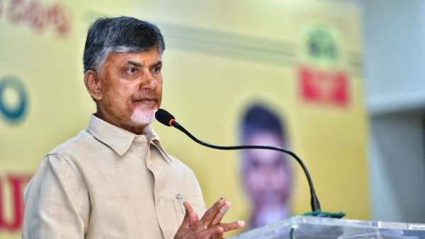 కేవలం బ్యానర్ల కోసం రగడ .. వైసీపీ బ్యానర్ల స్థానంలో టీడీపీ బ్యానర్లు కట్టటమే పంచాయితీకి కారణం