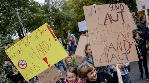 Children protest parents excessive use of smartphones Children protest parents excessive use of smartphones