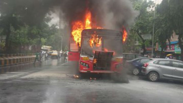 City Bus caught fire at Matunga in Mumbai, all passengers are safe City Bus caught fire at Matunga in Mumbai, all passengers are safe