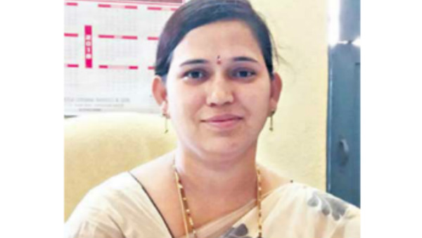 ఐటీకి చిక్కొద్దని ఇంట్లోనే కరెన్సీ..! మిషన్లతో ఏసీబీ అధికార్ల కౌంటింగ్..!!