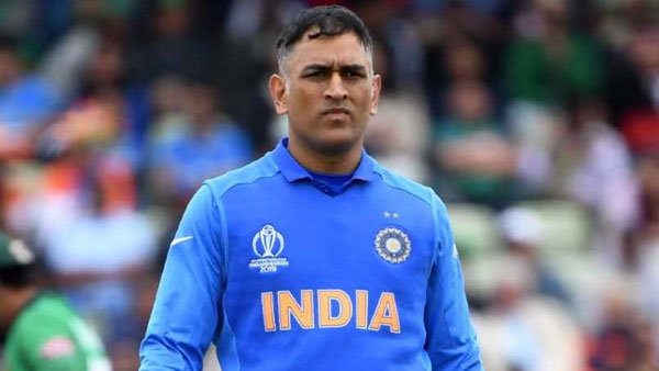 ప్రజాక్షేత్రంలో సత్తా చాటేందుకు సిద్ధమవుతున్న ధోనీ