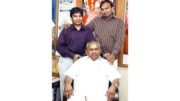 రాజగోపాల్ రాజభోగాలు.. తప్పటగులు వేసి..!