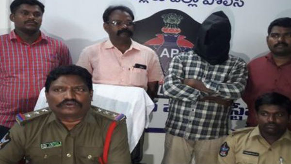 పోలీస్నంటూ మేస్త్రీని బెదిరించి.. !
