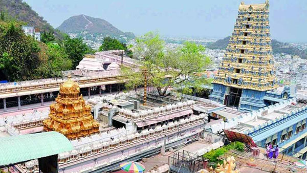 శ్రీశైలం మల్లన్న , బెజవాడ దుర్గంమల ఆలయాలను మూసివేయనున్న అర్చకులు