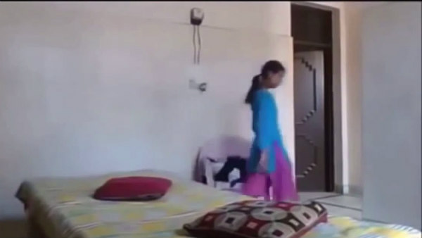 తల్లిదండ్రులకు చెబితే సోషల్ మీడీయో పోస్ట్ చేస్తానని...