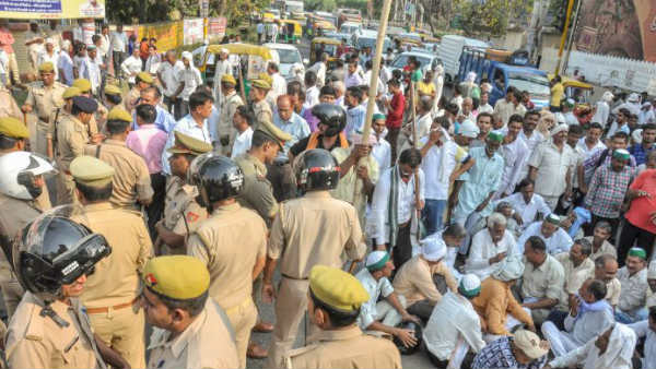 ఇంకా తీరని విత్తన సమస్య .. రోజుకో చోట ఆందోళన