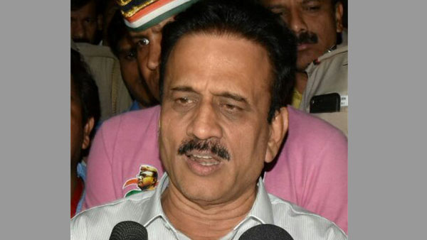 సీనియర్ నేతల సంప్రదింపులు
