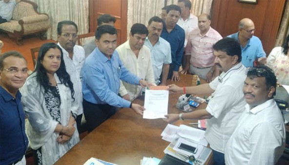10 out of 15 Goa MLAs switch to BJP 10 out of 15 Goa MLAs switch to BJP