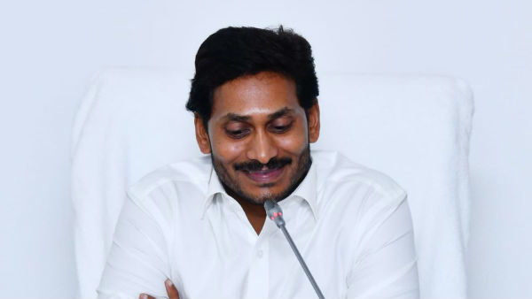 జగన్పైన సోషల్ మీడియాలో ఇలా..