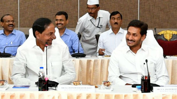 ఇరు రాష్ట్రాల సీఎంలు కలిసారు..! ఎవరి ప్రయోజనాలు నెరవేరతాయి..!!