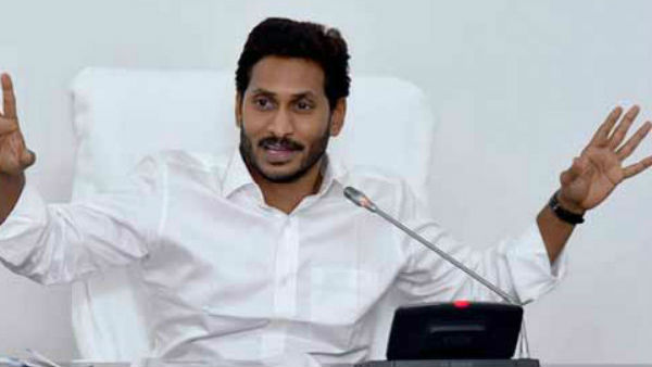 20 మంది ఐఏఎస్ అధికారులపై అసంతృప్తితో ఉన్న జగన్ .. టెన్షన్ లో అధికారులు