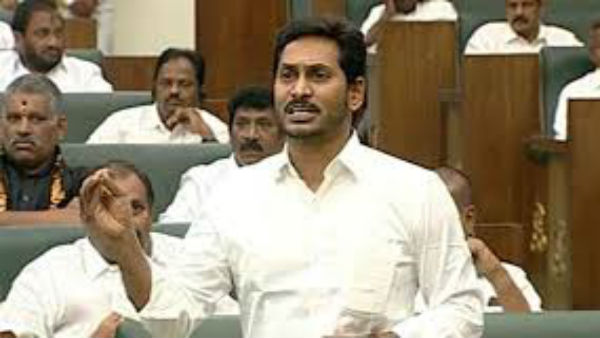 సోషల్ ఎకనమిక్ సర్వే రిపోర్టులను సభలో పెట్టిన బాబు..!ఎద్దేవా చేసిన అదికార పార్టీ..!!