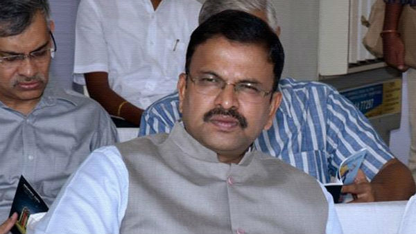 వాతావరణం సరిగా లేక.. ఆ మేఘాలే కారణం..!