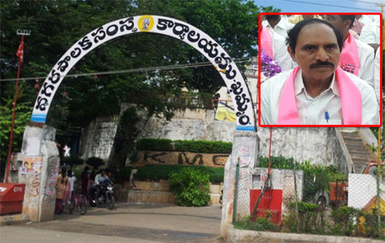 the corporates of the ruling party of the Khammam ,they rallied against the mayor the corporates of the ruling party of the Khammam ,they rallied against the mayor