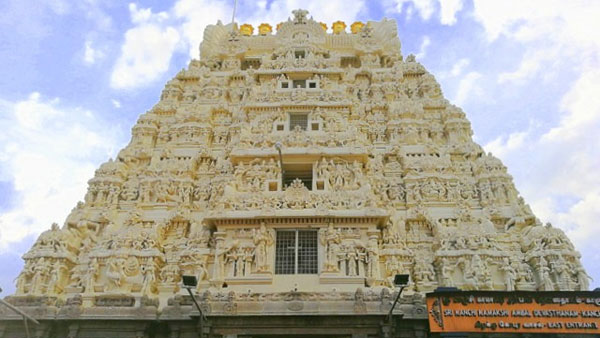 కంచి ఆలయంలో భక్తుల రద్దీ .. పోలీసుల ఓవర్ యాక్షన్ తో ఇద్దరు మృతి చెందారని ఆరోపణ