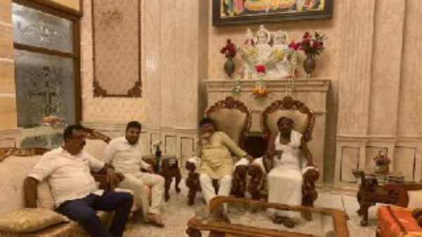 బెదిరిస్తున్నారు