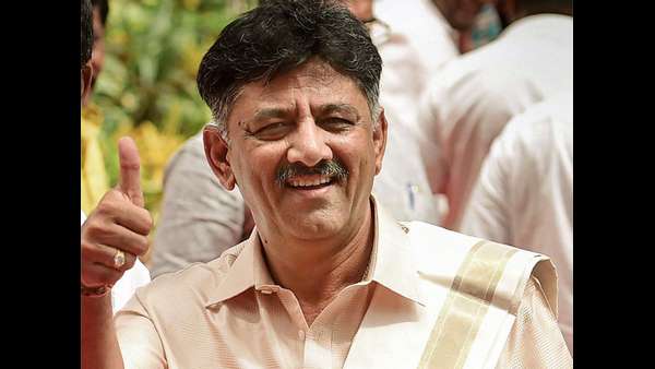 నలుగురు రెబెల్ ఎమ్మెల్యేలు తిరిగి వచ్చేసినా మరోలా స్టోరీ