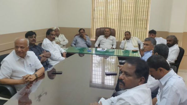 అధికారం కోసం ఒక్కటయ్యారు..