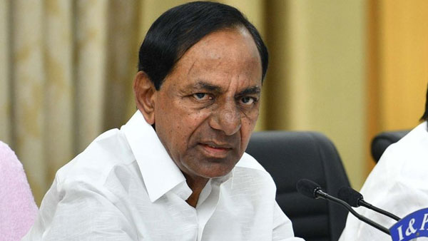 విద్యావ్యవస్థను నిర్వీర్యం చేస్తున్న కేసీఆర్ సర్కార్ .. వేల సంఖ్యలో స్కూళ్ళ మూసివేత