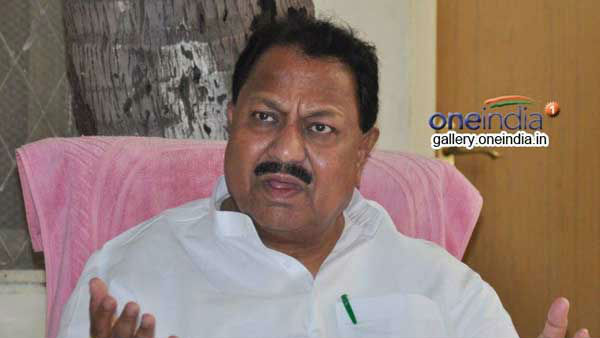 టీఆర్ఎస్ పార్లమెంటరీ సమావేశానికి హాజరైన డీఎస్