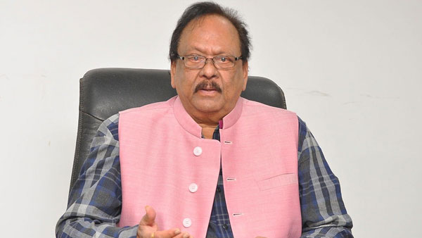 సానుభూతి కోసం చంద్రబాబు చేసిన విమర్శలు నిజం అవుతాయన్న రెబల్ స్టార్