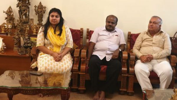 caretaker Karnataka CM Kumaraswamy met Congress leader Ramalinga Reddy at his residence caretaker Karnataka CM Kumaraswamy met Congress leader Ramalinga Reddy at his residence