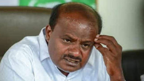 కుమార ప్రమాణానికి హాజరు కావడం..