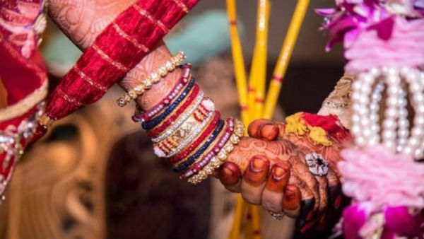 బలవంతంగా పెళ్లి చేసిన వధువు బంధువులు