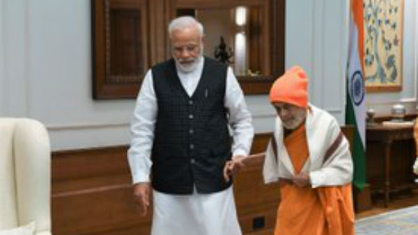PM Narendra Modi has met Sri Vishvesha Teertha Swamiji of the Sri Pejawara Matha on the occasion of Guru Purnima PM Narendra Modi has met Sri Vishvesha Teertha Swamiji of the Sri Pejawara Matha on the occasion of Guru Purnima