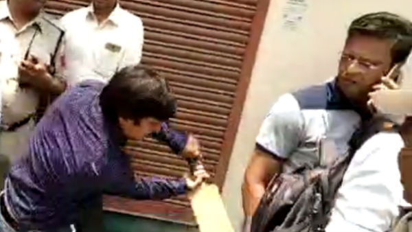 ఇండోర్ లో మున్సిపల్ అధికారిపై క్రికెట్ బ్యాట్తో దాడి