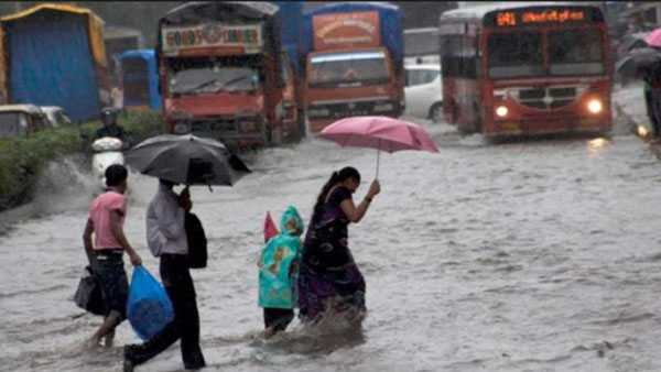 Heavy rains hit Mumbai, Roads waterlogged IMD warns more showers Heavy rains hit Mumbai, Roads waterlogged IMD warns more showers
