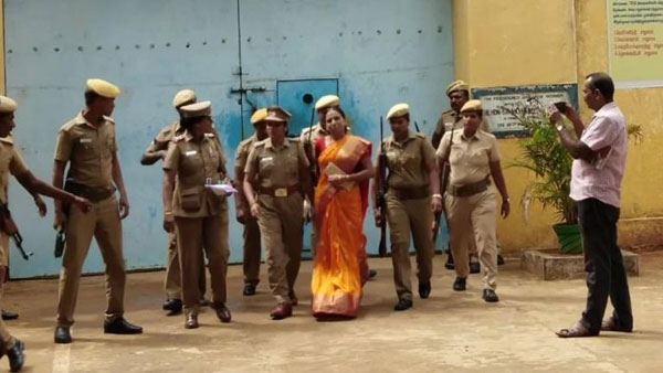 30 రోజులు బాహ్య ప్రపంచంలో..